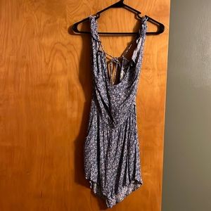 OS jumper. Sadie & Sage. Blue with white/erred flowers.